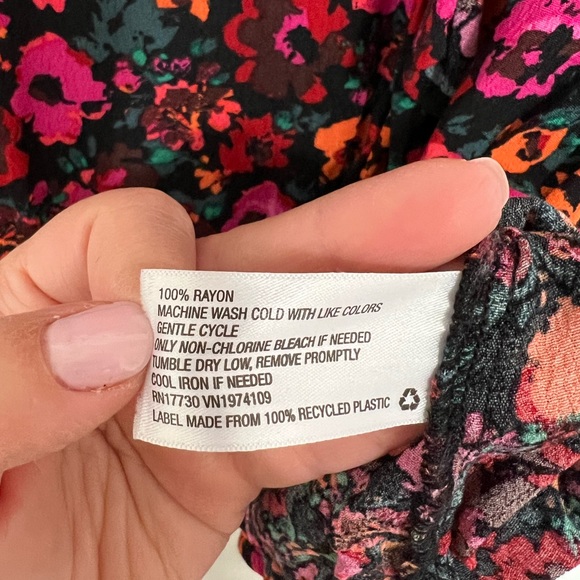 Wild Fable Women’s Long Sleeve Floral Top - Size Large - Picture 5 of 7